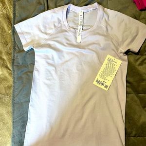 Lululemon LAVENDER DEW Swiftly short sleeve! Size 6. Never worn before.